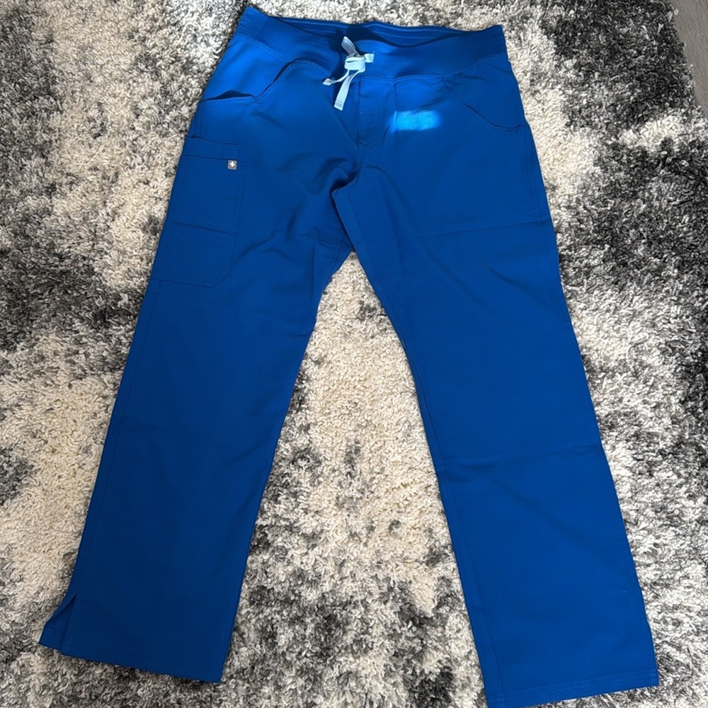 FIGS Royal Blue Cargo Scrub Pants - Petite Medium
